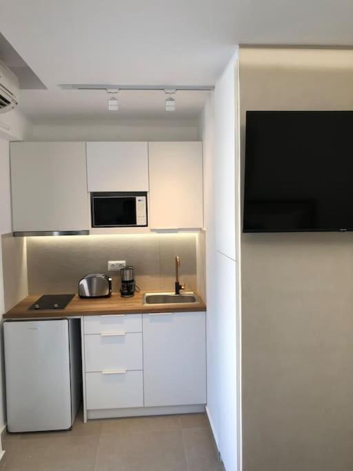 Anastasia Suite/byartistunknown Apartment Vari (Attica)